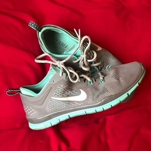 Used Nike free runs 5.0 teal/gray!